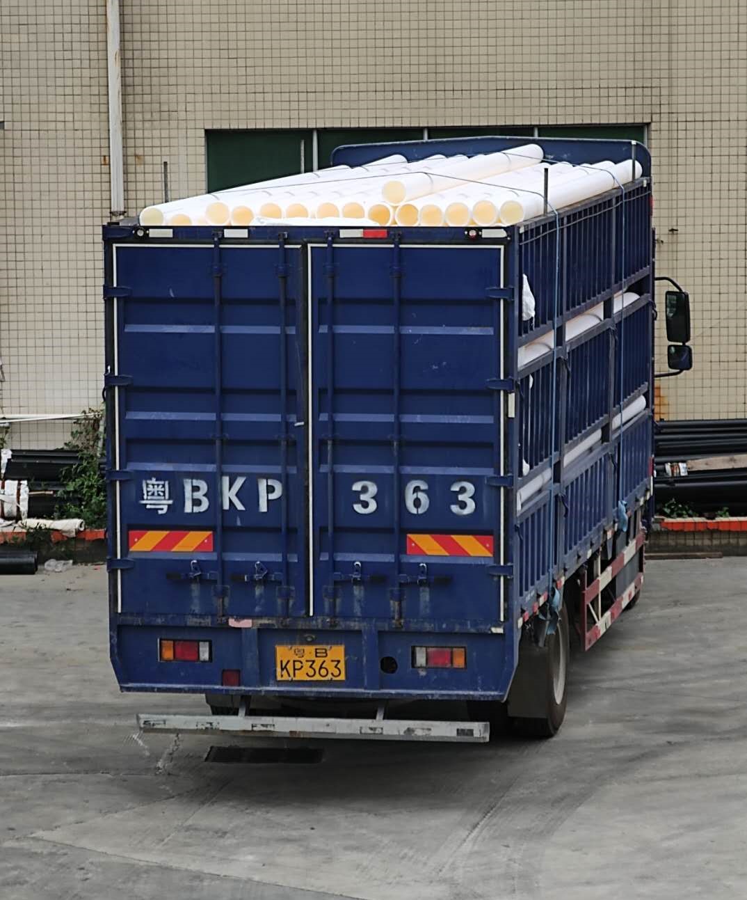 放假回來該收心了，深捷通第一車PVC電力管發(fā)送中